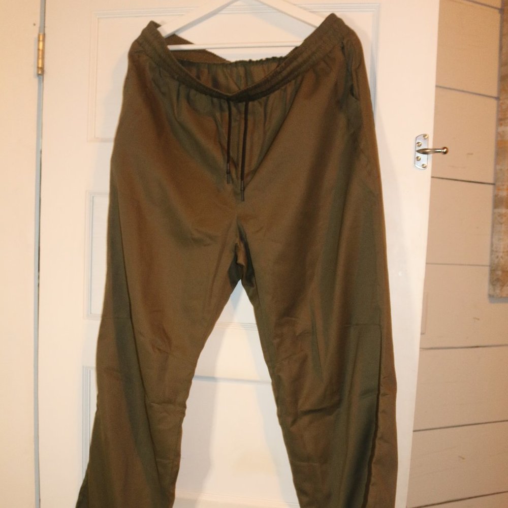 NWT - Mens Casual Pants
